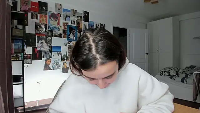 Snapshot of Tenderalise chatting on January 2025 08:31:02 PM Tenderalise online show from January 2025 08:31:02 PM