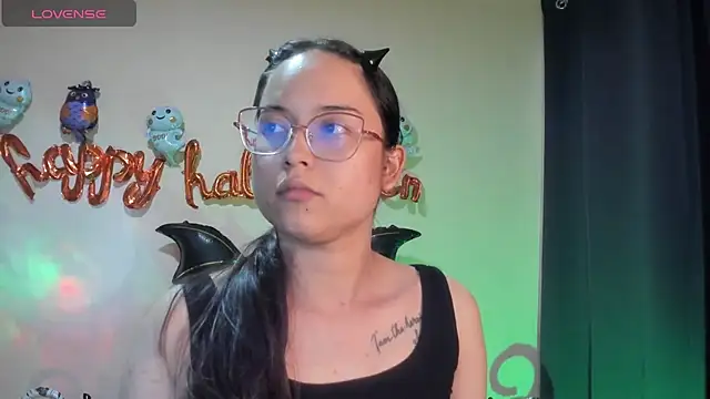 Snapshot of shantalc3rezo chatting on October 2025 08:52:01 PM shantalc3rezo online show from October 2025 08:52:01 PM