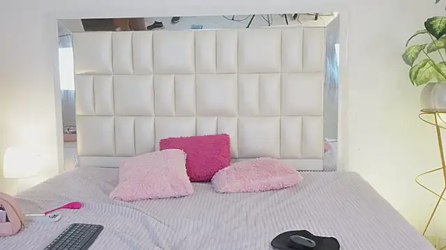 Snapshot of Anais_aradia chatting on March 2025 07:51:02 AM Anais aradia online show from March 2025 07:51:02 AM