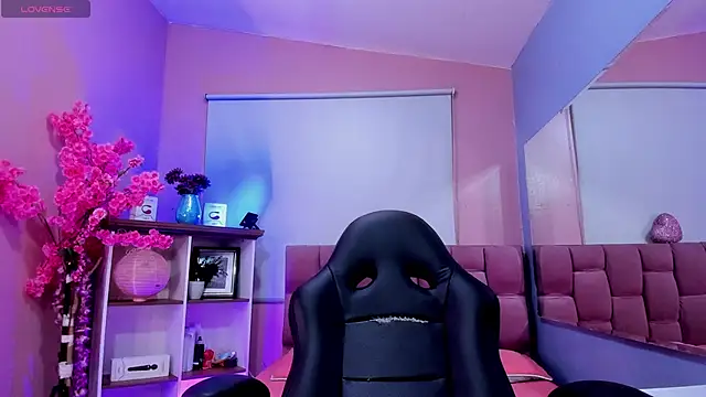 mia thompsonn  online show from November 2025 02:09:01 PM