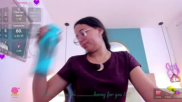 lucy blue28 online show from May 2026 01:18:01 PM