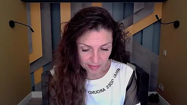 EllaLong online show from September 2025 11:32:02 AM