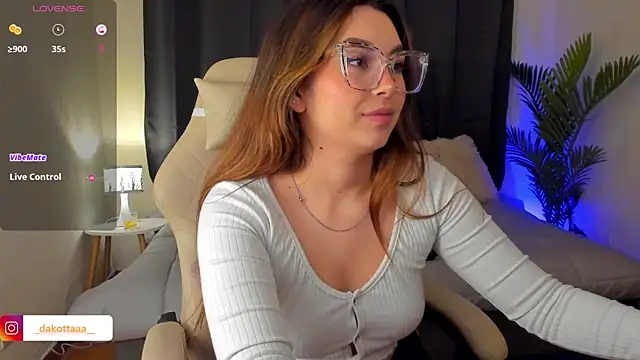 dakottaa  online show from November 2025 11:38:02 PM