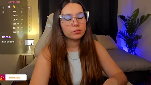 Snapshot of dakottaa_ chatting on December 2025 12:27:01 AM dakottaa online show from December 2025 12:27:01 AM