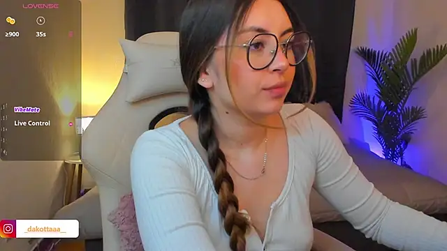 Snapshot of dakottaa_ chatting on February 2026 11:32:01 PM dakottaa online show from February 2026 11:32:01 PM