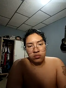 Snapshot of DanelyLopez chatting on December 2024 01:32:02 AM DanelyLopez online show from December 2024 01:32:02 AM