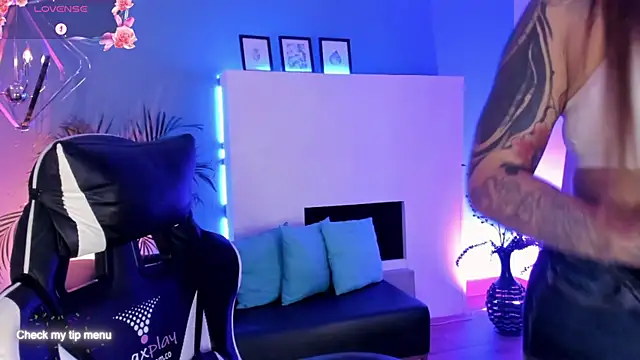 Snapshot of Megan_inked chatting on November 2025 03:23:01 AM Megan inked online show from November 2025 03:23:01 AM