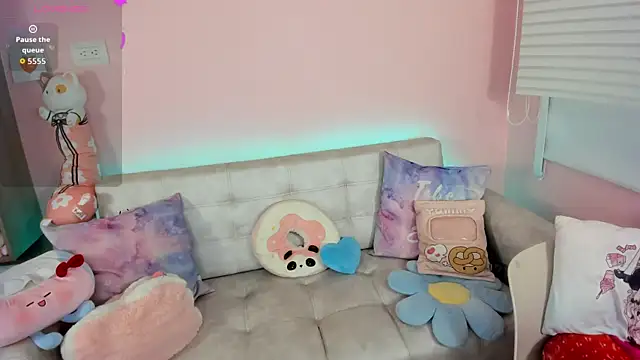 tinysara online show from December 2025 04:36:01 PM