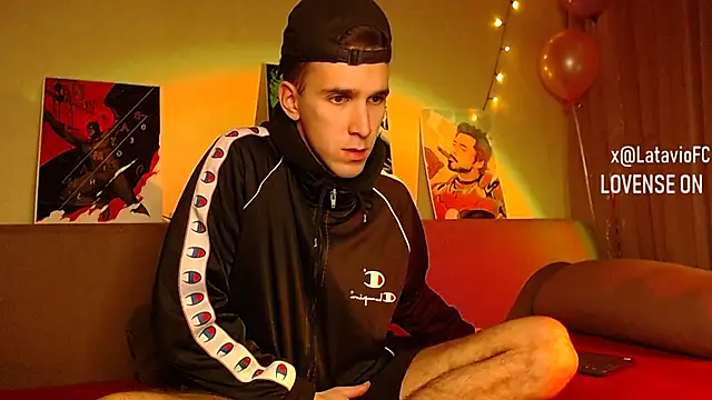 Snapshot of Midnighter_ chatting on December 2024 02:03:02 AM Midnighter  online show from December 2024 02:03:02 AM