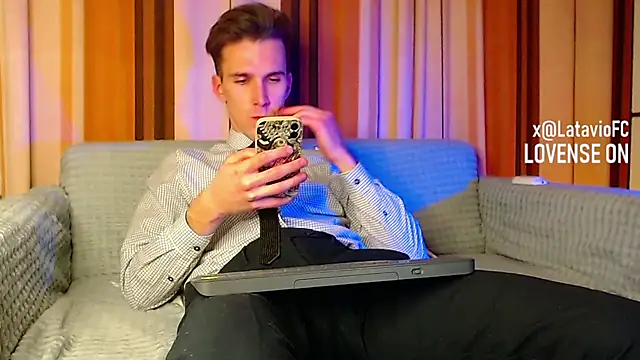 Midnighter  online show from November 2025 03:22:01 PM