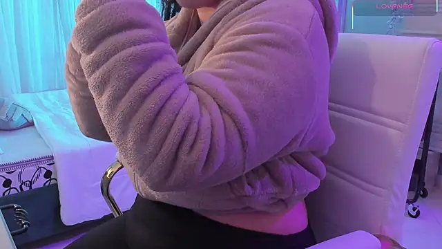 Snapshot of scarlet_miller1 chatting on November 2025 12:26:01 PM scarlet miller1 online show from November 2025 12:26:01 PM