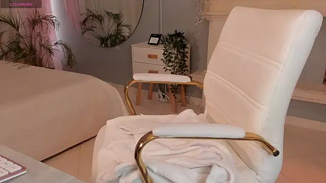 Snapshot of scarlet_miller1 chatting on November 2025 12:04:01 PM scarlet miller1 online show from November 2025 12:04:01 PM