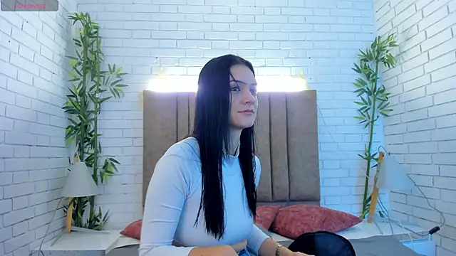 charlottewhitte online show from February 2025 11:22:01 AM