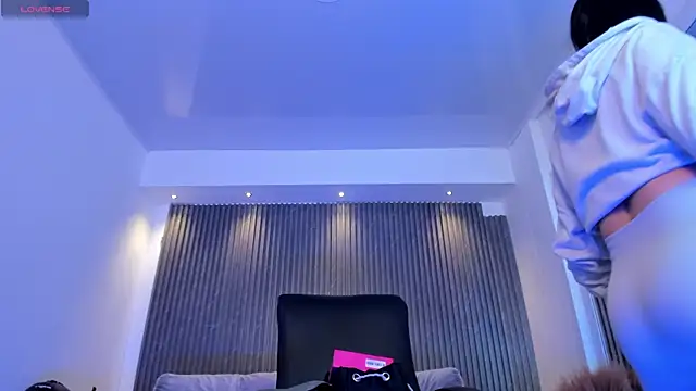 charlottewhitte online show from September 2025 11:43:01 AM