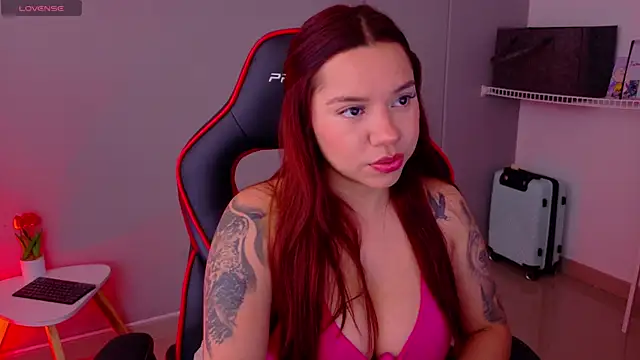 Snapshot of samantha_tattu chatting on May 2026 06:25:01 PM samantha tattu online show from May 2026 06:25:01 PM