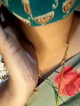 Snapshot of tuttifrutti17 chatting on January 2025 05:39:02 PM tuttifrutti17 online show from January 2025 05:39:02 PM