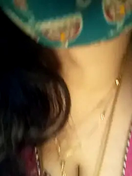 Snapshot of tuttifrutti17 chatting on January 2025 06:27:02 PM tuttifrutti17 online show from January 2025 06:27:02 PM