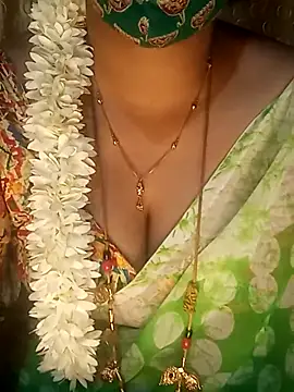 Snapshot of tuttifrutti17 chatting on February 2025 05:26:01 PM tuttifrutti17 online show from February 2025 05:26:01 PM