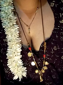 Snapshot of tuttifrutti17 chatting on March 2025 06:42:02 AM tuttifrutti17 online show from March 2025 06:42:02 AM