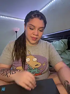 Snapshot of QueenNuttCollector chatting on December 2024 01:58:02 AM QueenNuttCollector online show from December 2024 01:58:02 AM