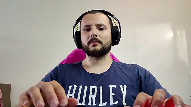 Snapshot of iurytx chatting on November 2025 08:42:02 PM iurytx online show from November 2025 08:42:02 PM