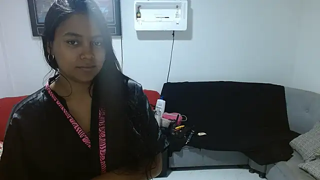 Snapshot of Chiara_petterson chatting on February 2025 04:00:02 AM Chiara petterson online show from February 2025 04:00:02 AM