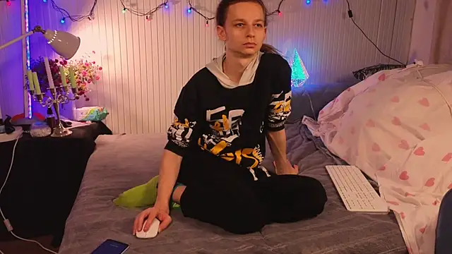 Snapshot of Frank_Fraer chatting on November 2025 06:20:01 PM Frank Fraer online show from November 2025 06:20:01 PM