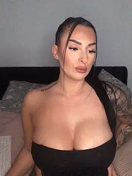 Mia-Bremer online show from November 2025 09:53:01 AM