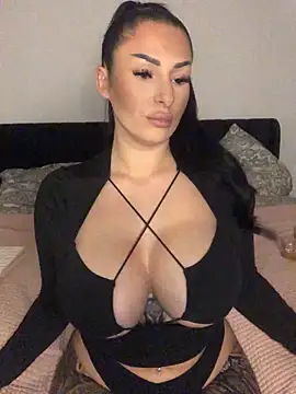 Mia-Bremer online show from November 2025 12:27:02 PM