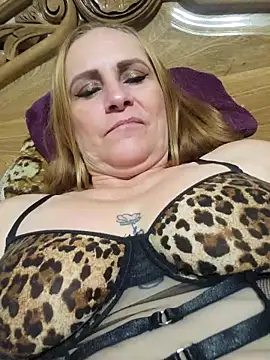 Snapshot of SeductionSilera chatting on November 2025 06:18:01 PM SeductionSilera online show from November 2025 06:18:01 PM