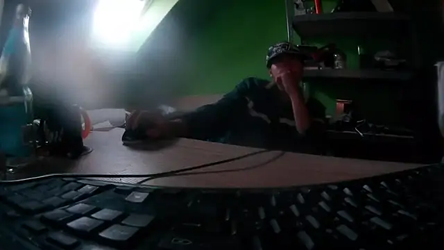 capoloveu online show from October 2025 04:03:02 PM