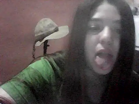 Snapshot of Oxitocina2000 chatting on October 2025 11:09:02 PM Oxitocina2000 online show from October 2025 11:09:02 PM