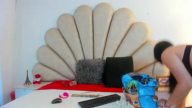 Snapshot of Natasha__Blue chatting on March 2025 07:31:01 PM Natasha Blue online show from March 2025 07:31:01 PM