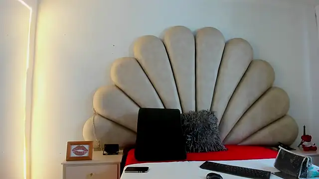 Snapshot of Natasha__Blue chatting on March 2025 07:24:02 PM Natasha Blue online show from March 2025 07:24:02 PM