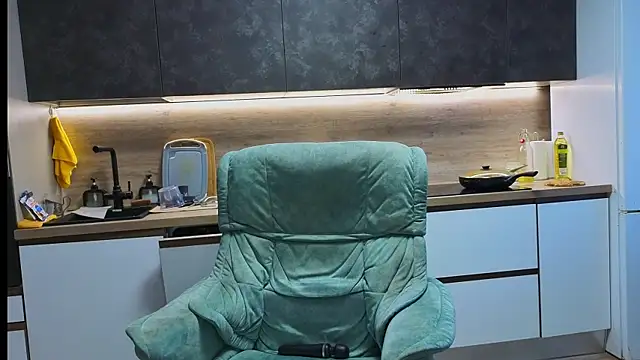 Snapshot of Katniss_K chatting on April 2026 05:01:02 AM Katniss K online show from April 2026 05:01:02 AM