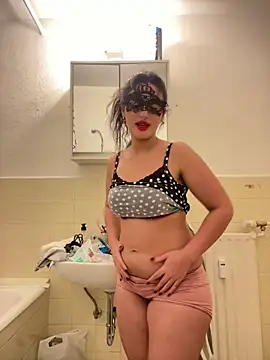 Snapshot of Sarahkhaalifa chatting on November 2025 09:11:01 PM Sarahkhaalifa online show from November 2025 09:11:01 PM