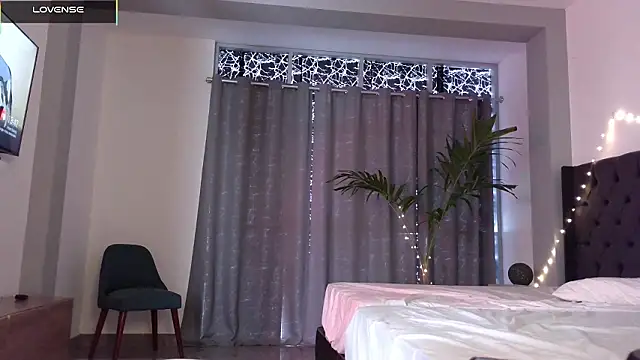 mini kunis online show from February 2026 06:42:01 PM