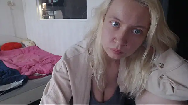 amanda kiss kiss online show from October 2025 12:42:02 PM