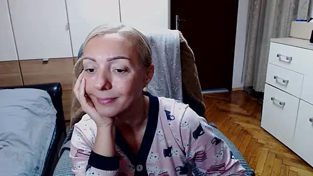 Leona-Exotic online show from November 2025 11:47:01 AM