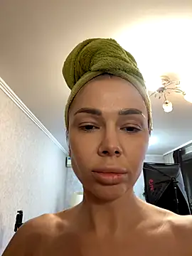 Snapshot of StripBianka chatting on November 2025 09:09:01 AM StripBianka online show from November 2025 09:09:01 AM