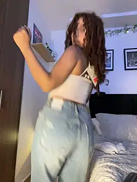 Snapshot of crystal_bunny7 chatting on February 2025 03:18:02 AM crystal bunny7 online show from February 2025 03:18:02 AM