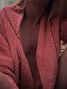 Snapshot of GoldenFlameGoddess chatting on May 2026 02:48:01 PM GoldenFlameGoddess online show from May 2026 02:48:01 PM