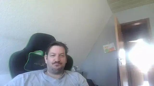 Golffahrer1982 online show from February 2026 10:37:02 AM