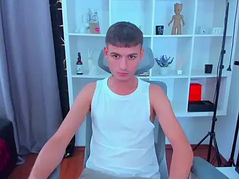 andboyfor6 online show from September 2025 01:33:02 PM