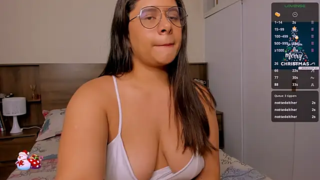 Snapshot of emily_adams01 chatting on December 2024 02:19:01 AM emily adams01 online show from December 2024 02:19:01 AM