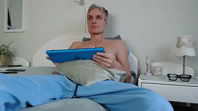 Snapshot of StrongBill chatting on December 2024 07:14:01 AM StrongBill online show from December 2024 07:14:01 AM