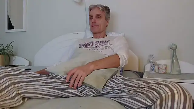 Snapshot of StrongBill chatting on December 2024 02:12:01 PM StrongBill online show from December 2024 02:12:01 PM