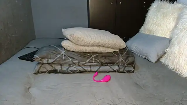 Snapshot of CURVEYDOLLXX chatting on January 2025 01:57:01 PM CURVEYDOLLXX online show from January 2025 01:57:01 PM