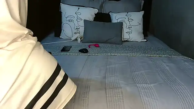 Snapshot of CURVEYDOLLXX chatting on November 2025 08:36:02 AM CURVEYDOLLXX online show from November 2025 08:36:02 AM