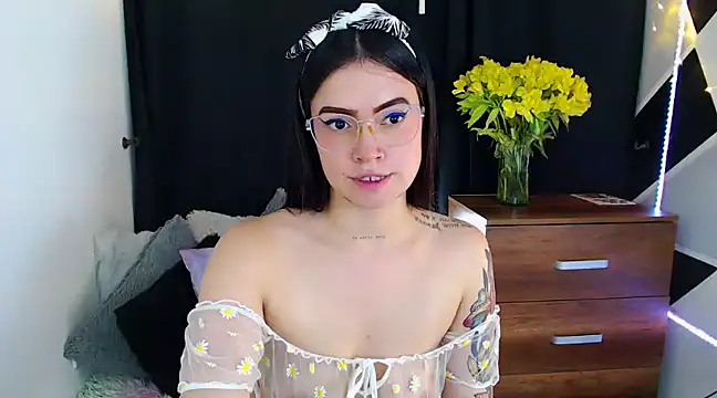 Snapshot of Isa_Maiden1 chatting on January 2025 10:33:01 PM Isa Maiden1 online show from January 2025 10:33:01 PM